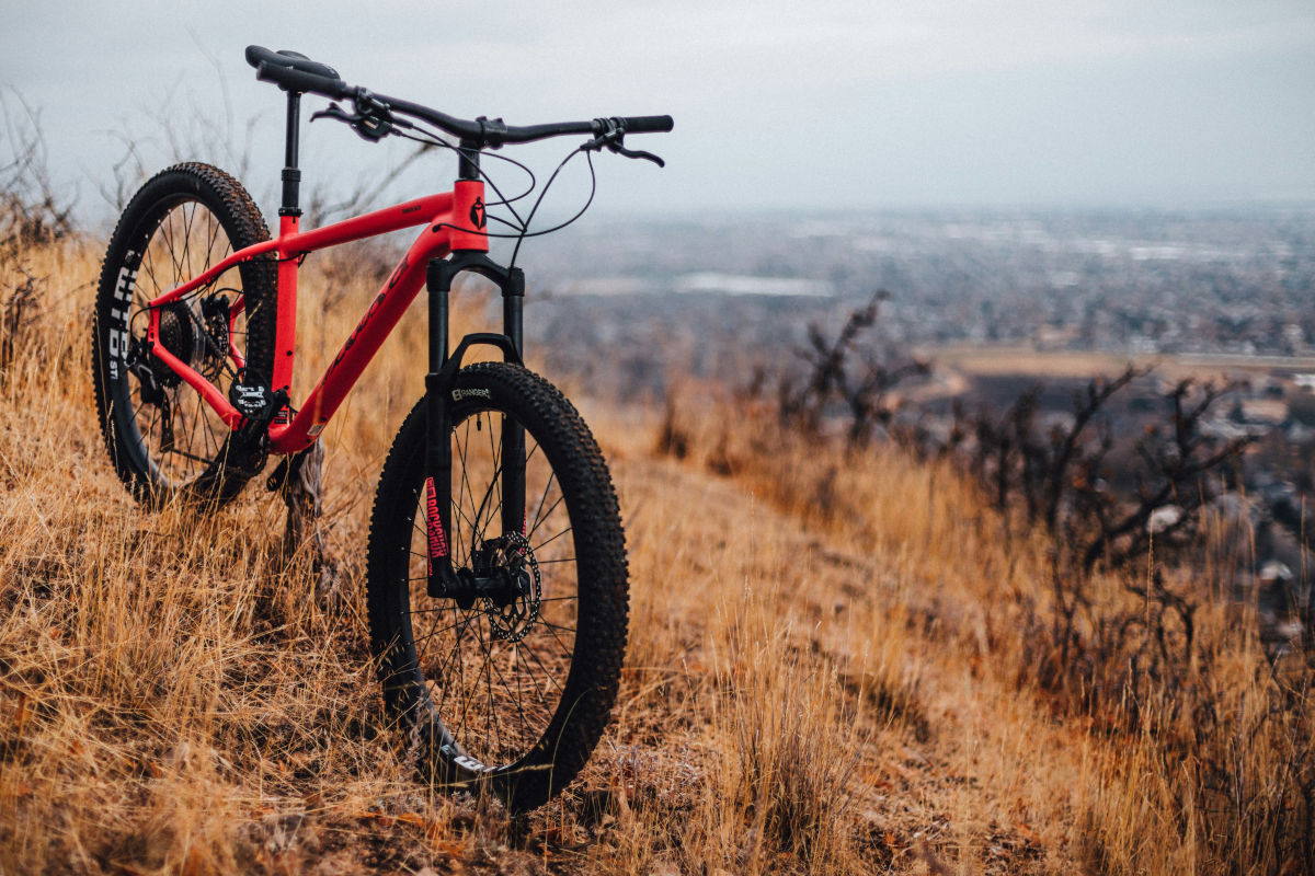 Mountainbike mit GPS-Tracker