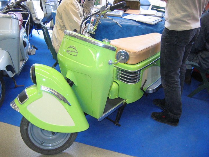 Marque de scooter Bernardet vintage de couleur verte