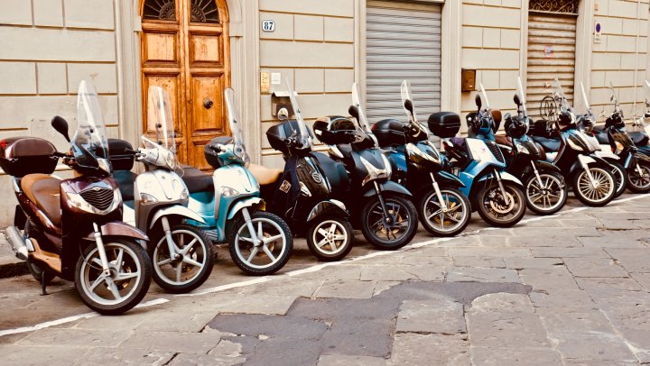 Les marques de scooter sont populaires dans les centres-villes