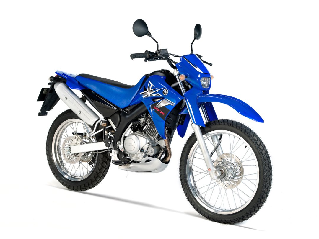 Moto 125 Yamaha XT de couleur bleue