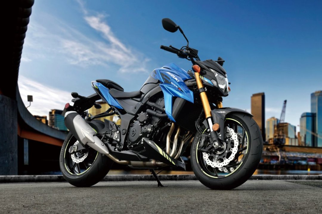 Moto roadster Suzuki GSX-S 750 2021bleue et noire
