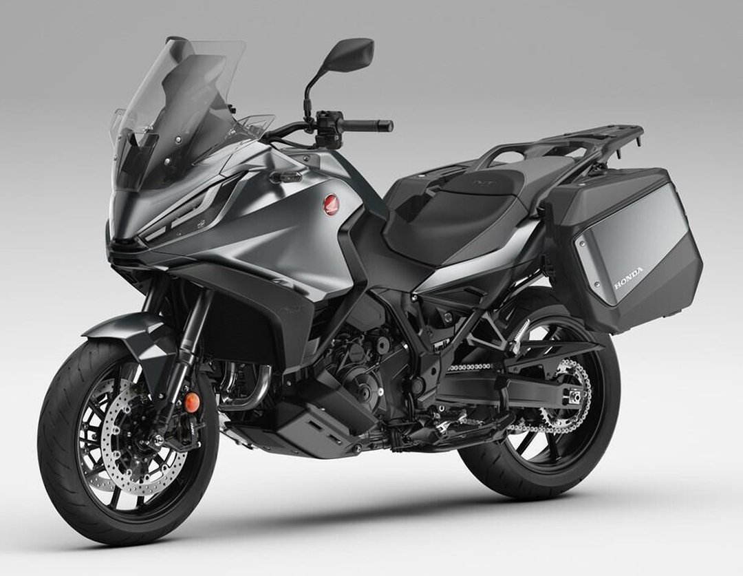 Moto routière Honda NT 1100 2022 de couleur grise