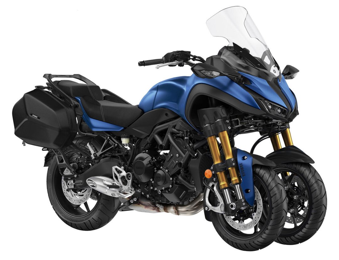 Moto routière Yamaha Niken de couleur noire et bleue