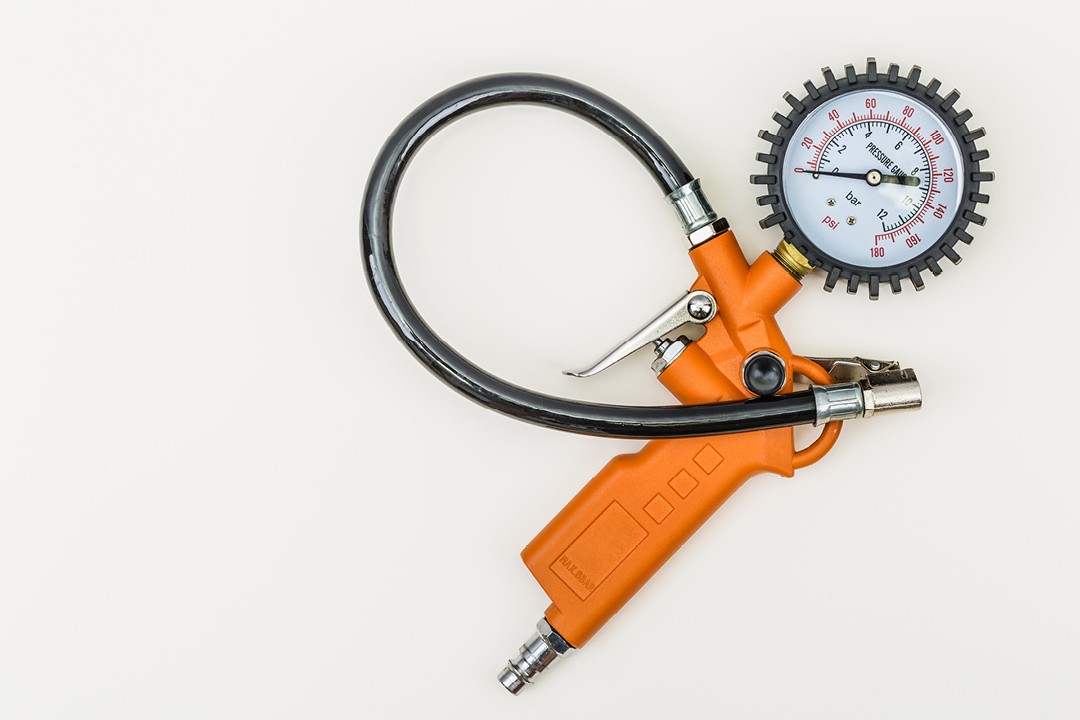 Motorcycle tire pressure gauge